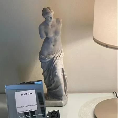 Elegante Bilocale / Elegant Double Διαμέρισμα Φιέζολε